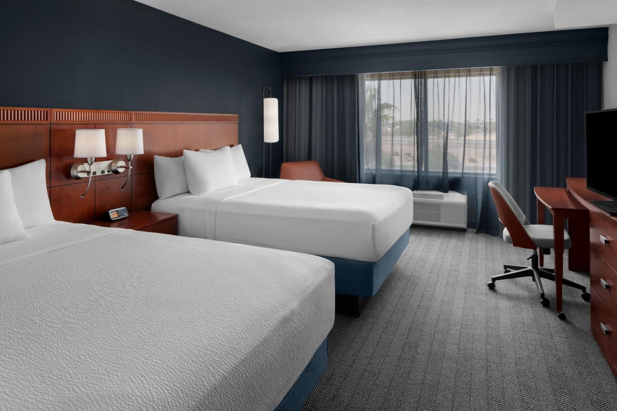 คอร์ตยาร์ด ฟีนิกซ์ เวสต์/อวอนเดล Hotel ภายนอก รูปภาพ